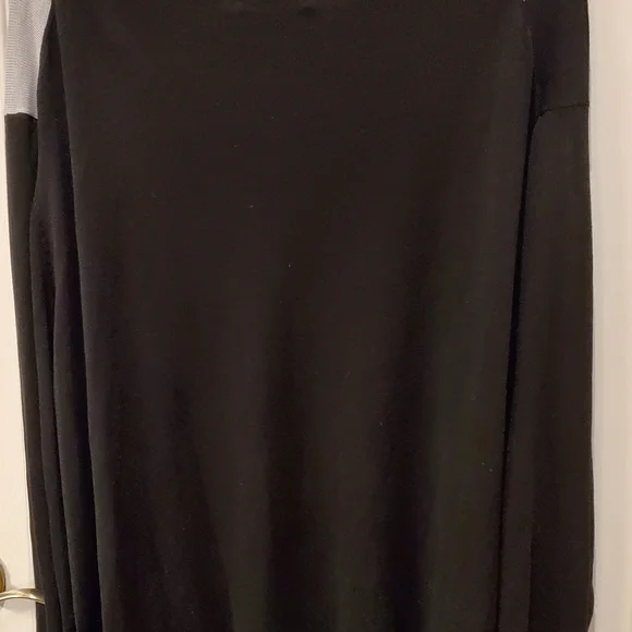 Kenneth Roberts Platinum Ladies Sweater - Picture 3 of 4